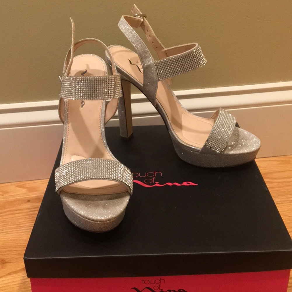 Touch of Nina Silver Glitter Heels Size 8